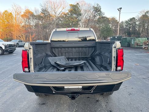 Used 2024 Chevrolet Colorado ZR2 image 34