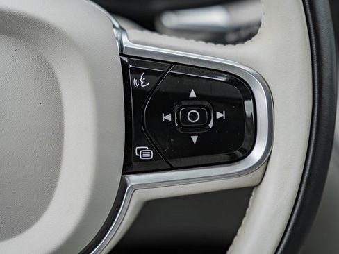 Used 2023 Volvo XC60 B5 Ultimate w/ Climate Package image 26