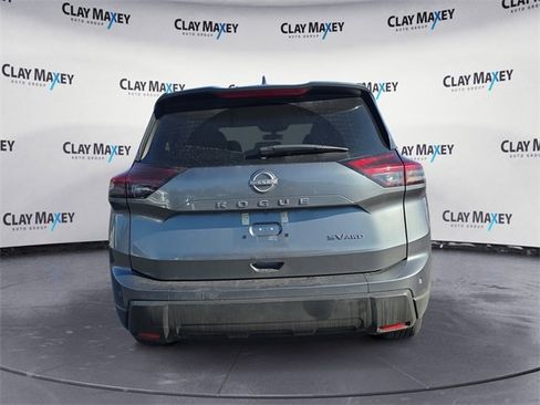 Used 2024 Nissan Rogue SV image 4