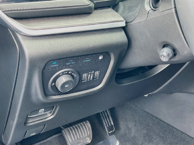 Used 2022 Jeep Grand Cherokee Overland AWD/4WD image 7