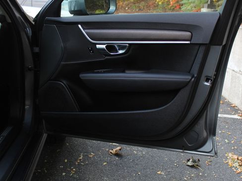 Used 2019 Volvo V90 T6 Cross Country w/ Advanced Package image 18