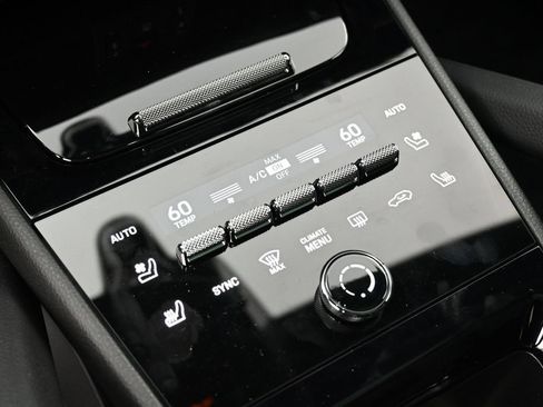 Certified 2025 Porsche Cayenne AWD/4WD image 21