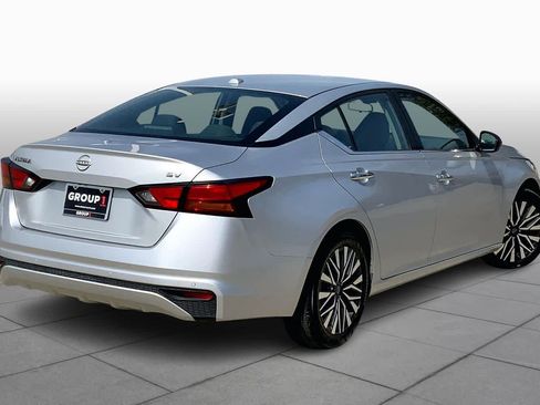 Used 2024 Nissan Altima 2.5 SV image 11