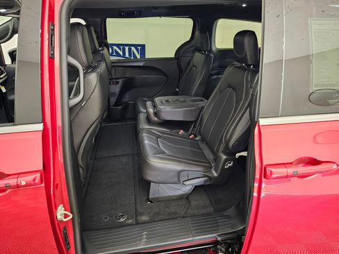 New 2026 Chrysler Pacifica Select image 35