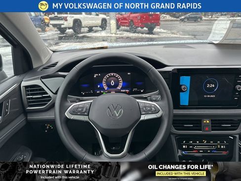 New 2026 Volkswagen Taos SE image 17