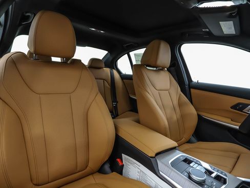 New 2026 BMW 330i xDrive Sedan w/ Convenience Package AWD/4WD image 32