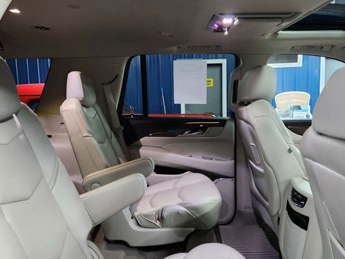 Used 2020 Cadillac Escalade Luxury w/ LPO, Radiant Package image 17