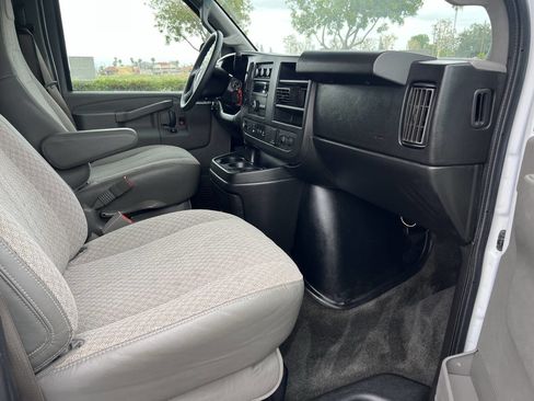 Used 2018 Chevrolet Express 3500 LT w/ LT Preferred Equipment Group RWD image 12