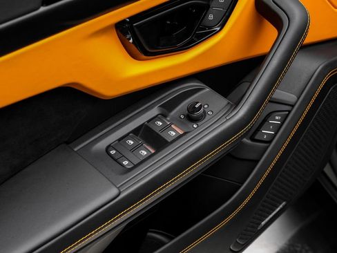 Used 2024 Lamborghini Urus S AWD/4WD image 49