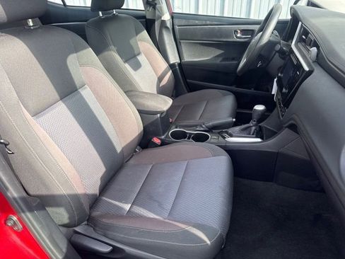 Used 2017 Toyota Corolla LE image 28