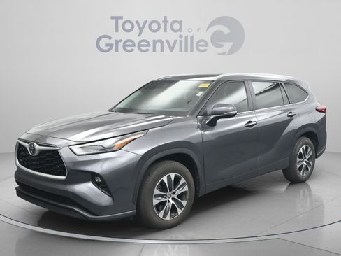 Used 2023 Toyota Highlander XLE FWD image 1