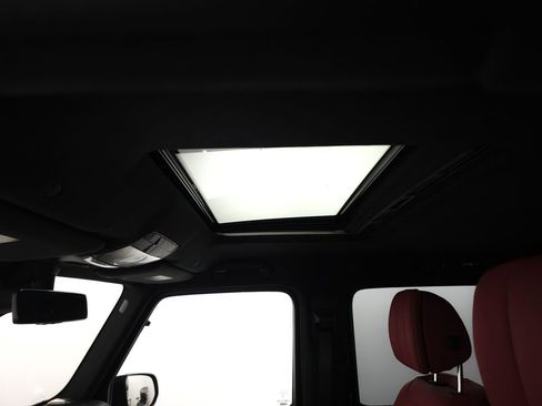 Used 2024 Mercedes-Benz G 550 image 22