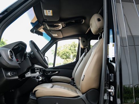 Used 2025 Mercedes-Benz Sprinter 2500 image 27