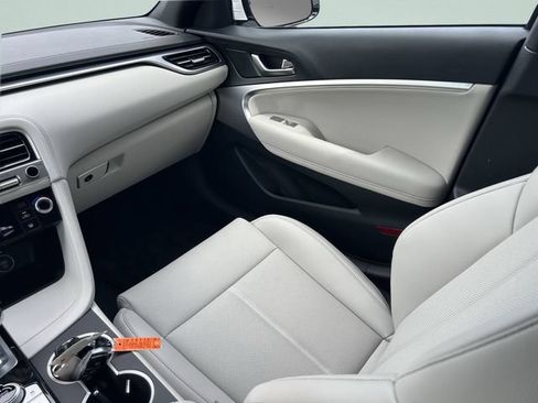 Used 2025 Genesis G70 2.5T AWD/4WD image 12