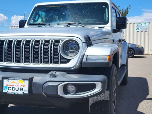 Used 2024 Jeep Wrangler Unlimited Sahara AWD/4WD image 7