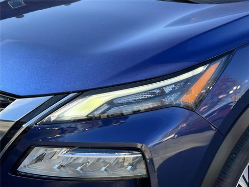 Certified 2022 Nissan Rogue SV image 13