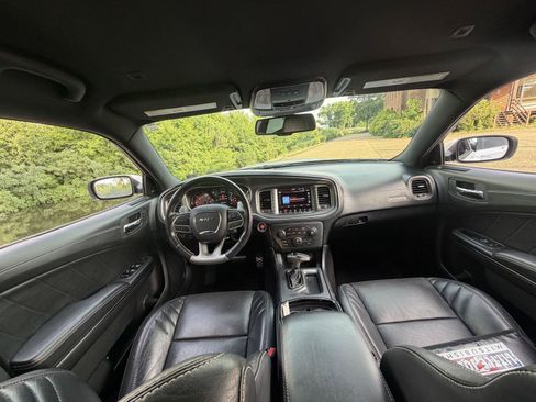 Used 2019 Dodge Charger SRT Hellcat w/ Navigation & Travel Group RWD image 16