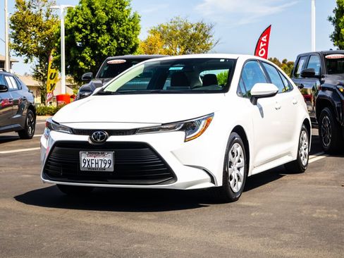 Used 2026 Toyota Corolla LE FWD image 3