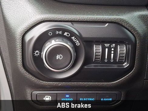 Used 2021 Jeep Wrangler Unlimited Sahara w/ Cold Weather Group AWD/4WD image 28