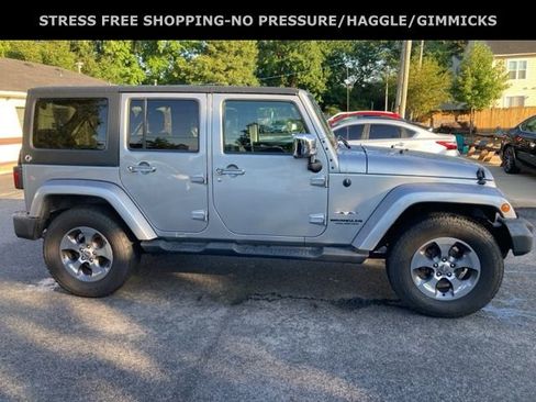 Used 2017 Jeep Wrangler Unlimited Sahara image 2