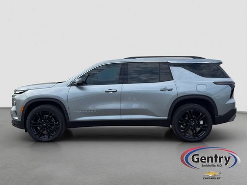 Used 2026 Chevrolet Traverse LT w/ Driver Confidence Package AWD/4WD image 3