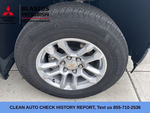 Used 2023 Chevrolet Silverado 1500 LT AWD/4WD image 3