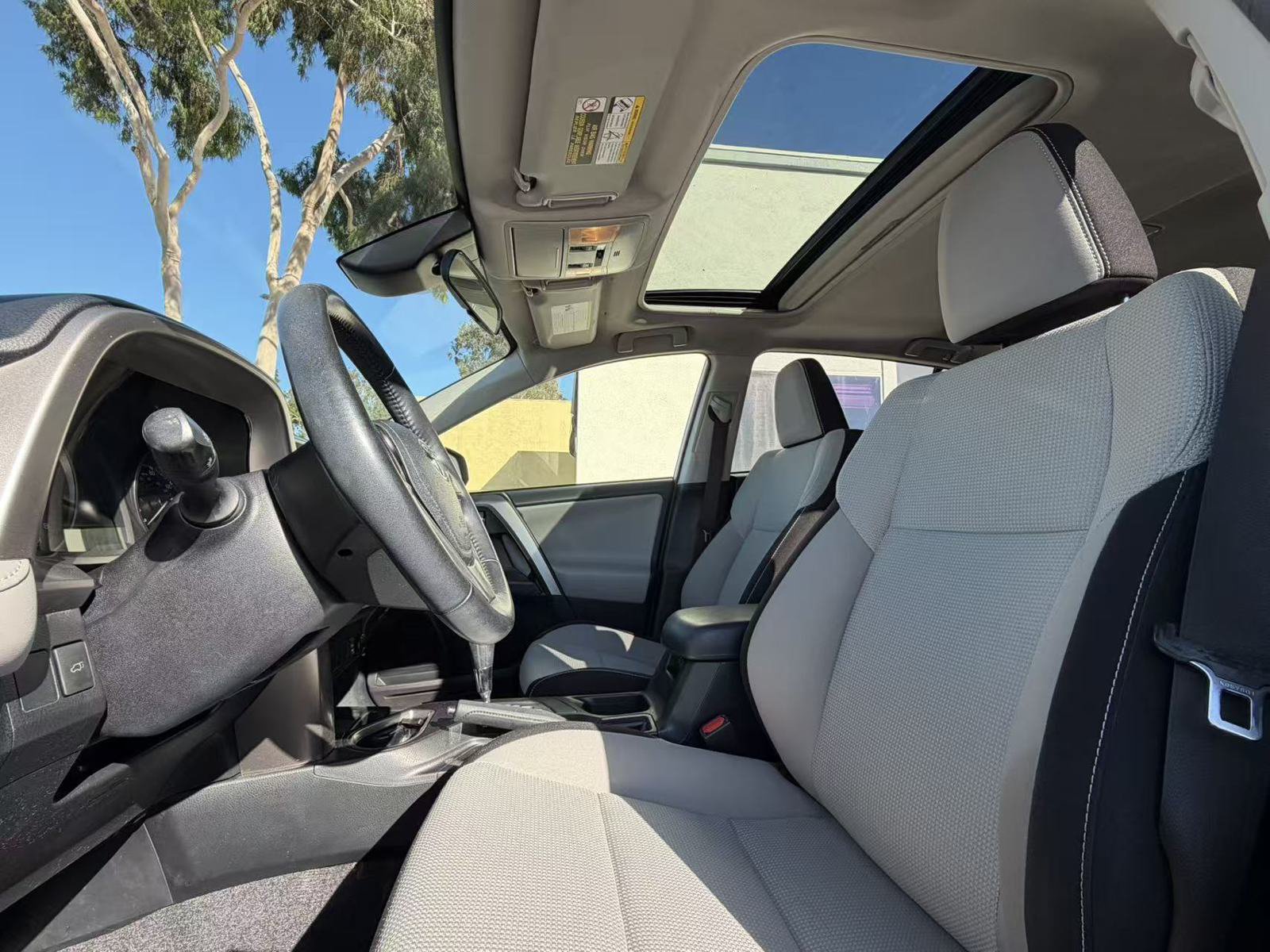 Used 2018 Toyota RAV4 XLE FWD image 7