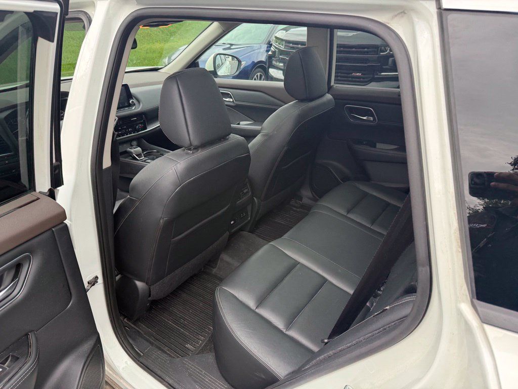 Used 2021 Nissan Rogue SL AWD/4WD image 6