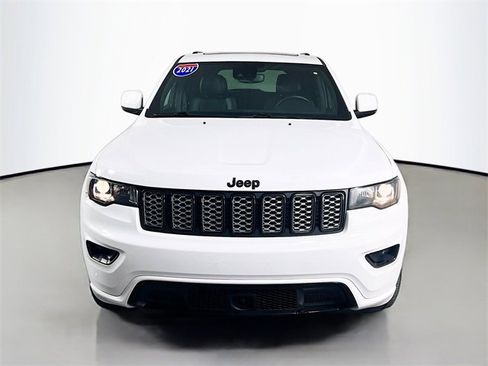 Used 2021 Jeep Grand Cherokee Laredo X image 2