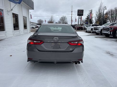 Used 2023 Toyota Camry SE image 6