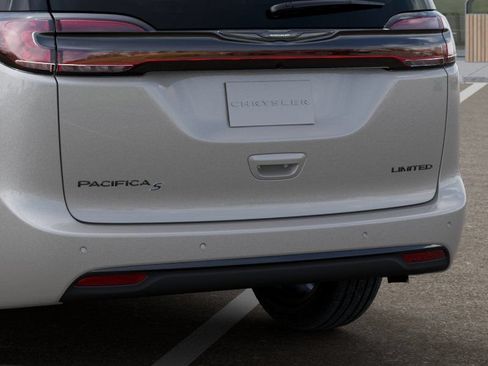 New 2026 Chrysler Pacifica Limited w/ S Appearance Package FWD image 13