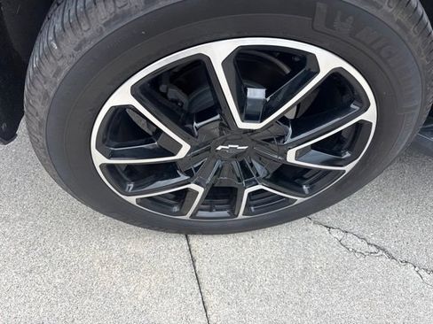 Used 2021 Chevrolet Tahoe RST w/ Luxury Package AWD/4WD image 12