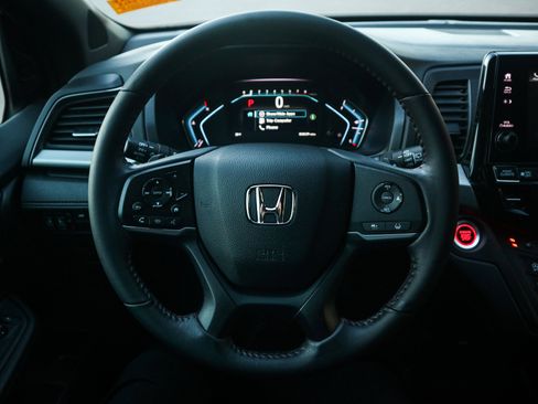 Used 2023 Honda Odyssey Sport image 18