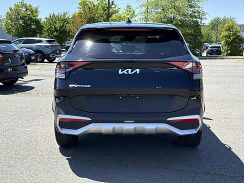Used 2024 Kia Sportage EX FWD image 3