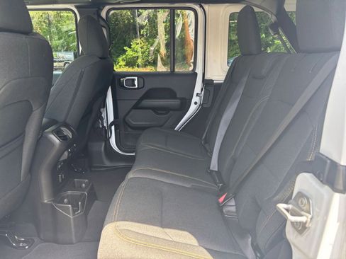 Used 2025 Jeep Wrangler Unlimited Sahara AWD/4WD image 29