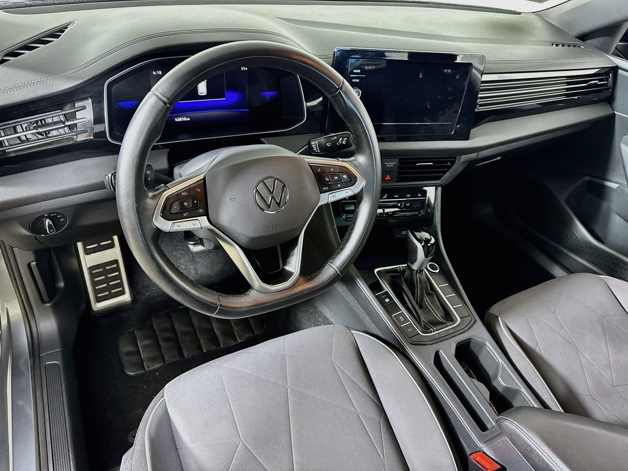 Used 2025 Volkswagen Jetta Sport FWD image 12