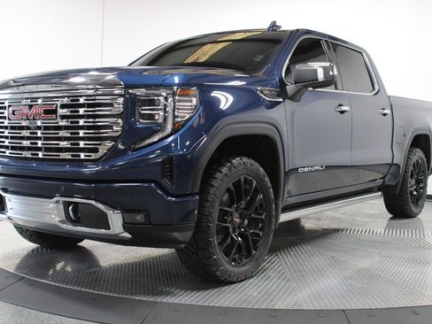 Used 2023 GMC Sierra 1500 Denali w/ Technology Package AWD/4WD image 5