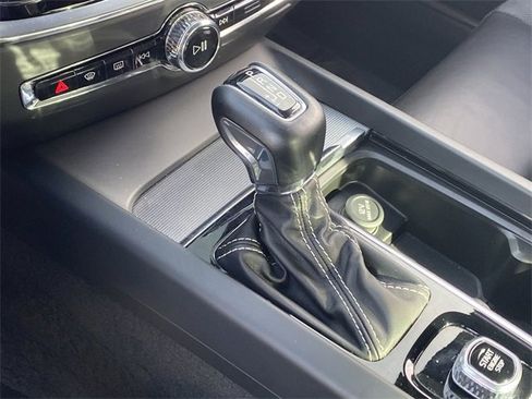 Used 2019 Volvo S60 T5 R-Design image 31