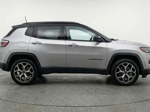 Used 2025 Jeep Compass Limited AWD/4WD image 11