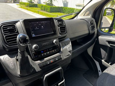 Used 2025 RAM ProMaster 2500 w/ Convenience Group image 13