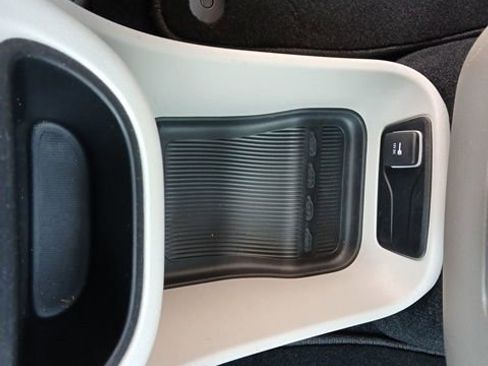 Used 2024 Chrysler Pacifica Touring-L FWD image 36