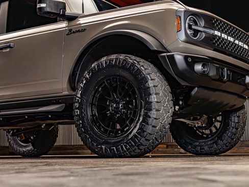Used 2025 Ford Bronco Badlands AWD/4WD image 16