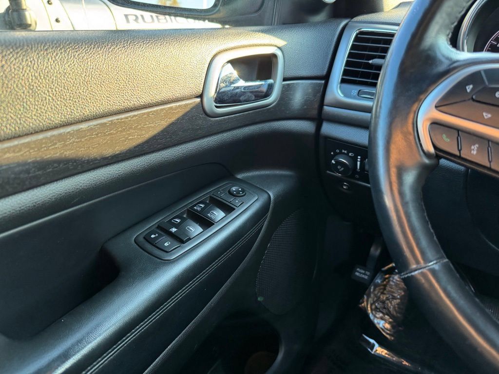 Used 2018 Jeep Grand Cherokee Altitude AWD/4WD image 30