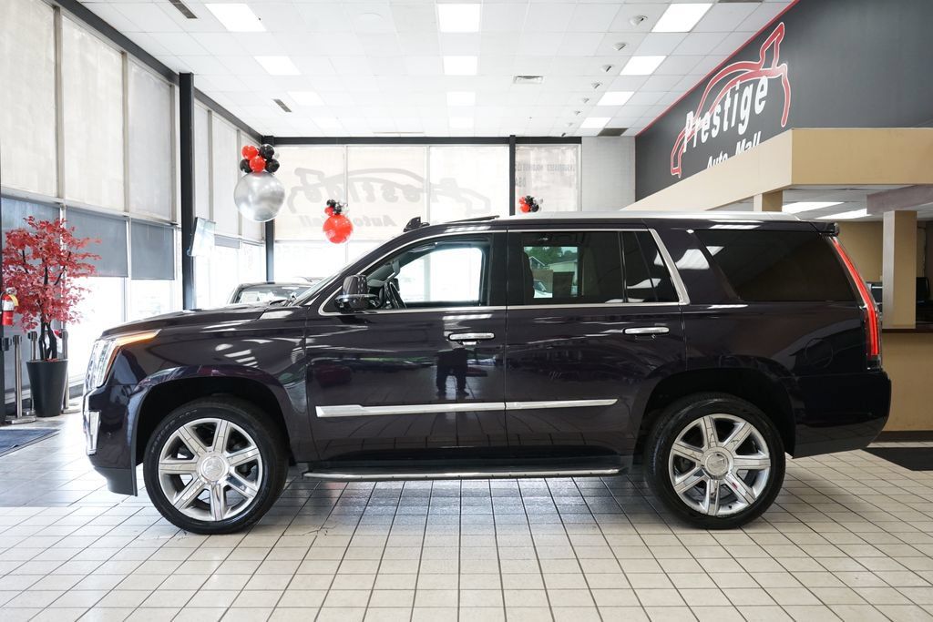Used 2018 Cadillac Escalade Luxury AWD/4WD image 4