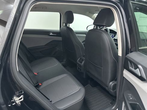 Used 2022 Volkswagen Taos SE image 25