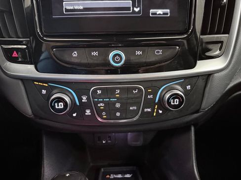 Used 2019 Chevrolet Traverse Premier w/ Driver Confidence II Package FWD image 21