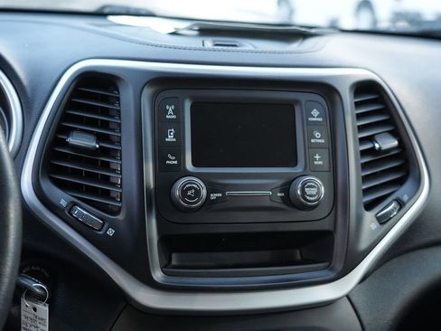 Used 2017 Jeep Cherokee Sport image 22