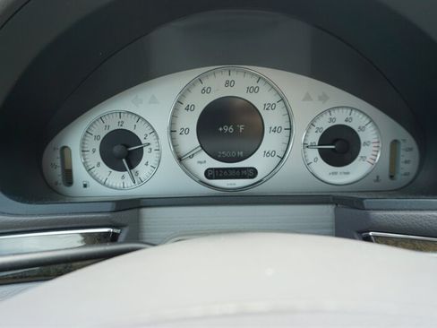 Used 2004 Mercedes-Benz E 500 4MATIC Sedan image 29