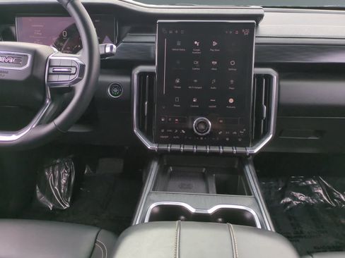 Used 2024 GMC Acadia Elevation image 11