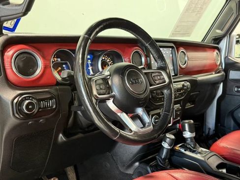 Used 2019 Jeep Wrangler Unlimited Sahara AWD/4WD image 13